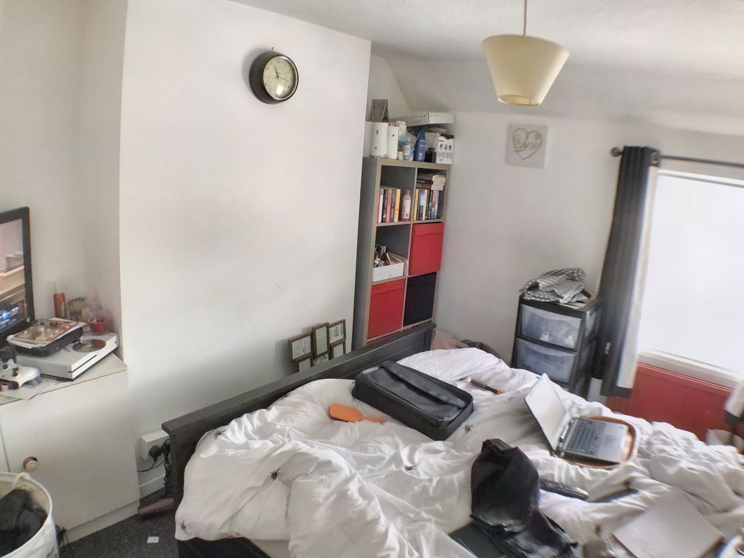 3 bedroom apartment in Bishops Cleeve, Glos.