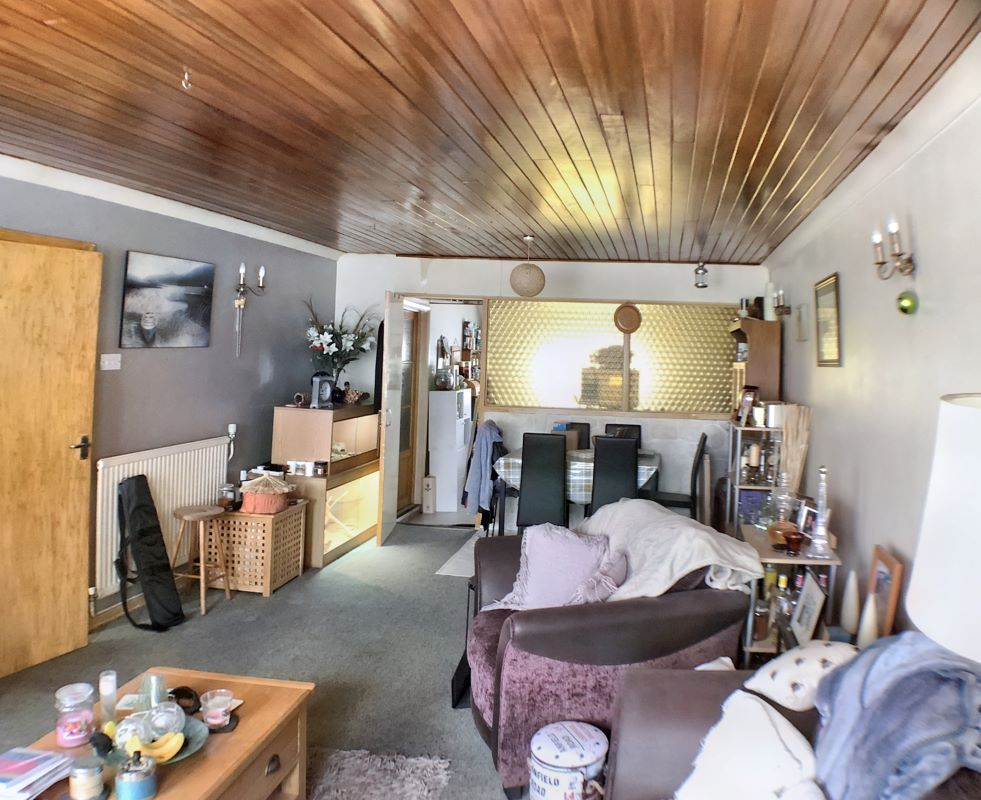 3 bedroom apartment in Bishops Cleeve, Glos.