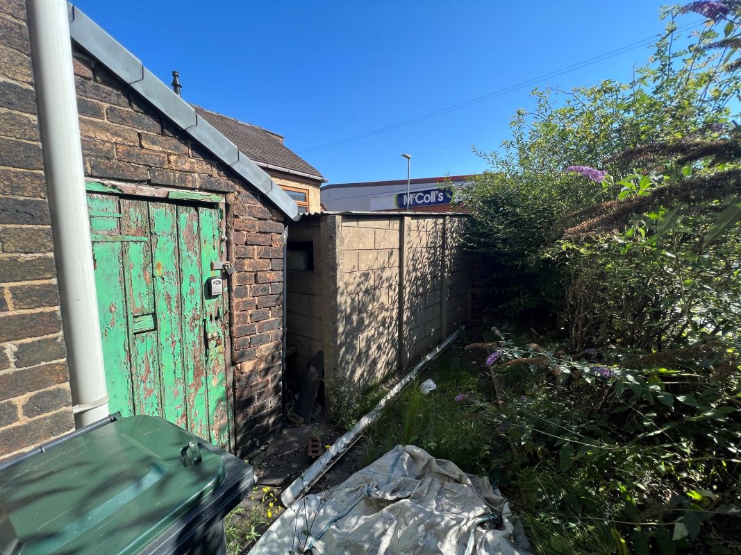 2 bedroom end terraced house in Stoke on Trent