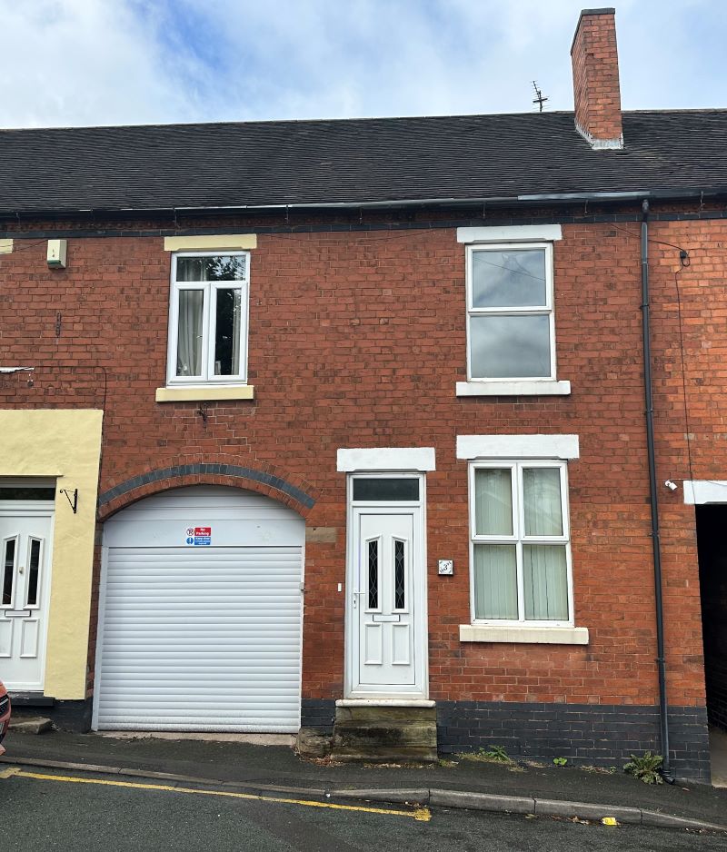 3 bedroom mid terraced house in Cannock
