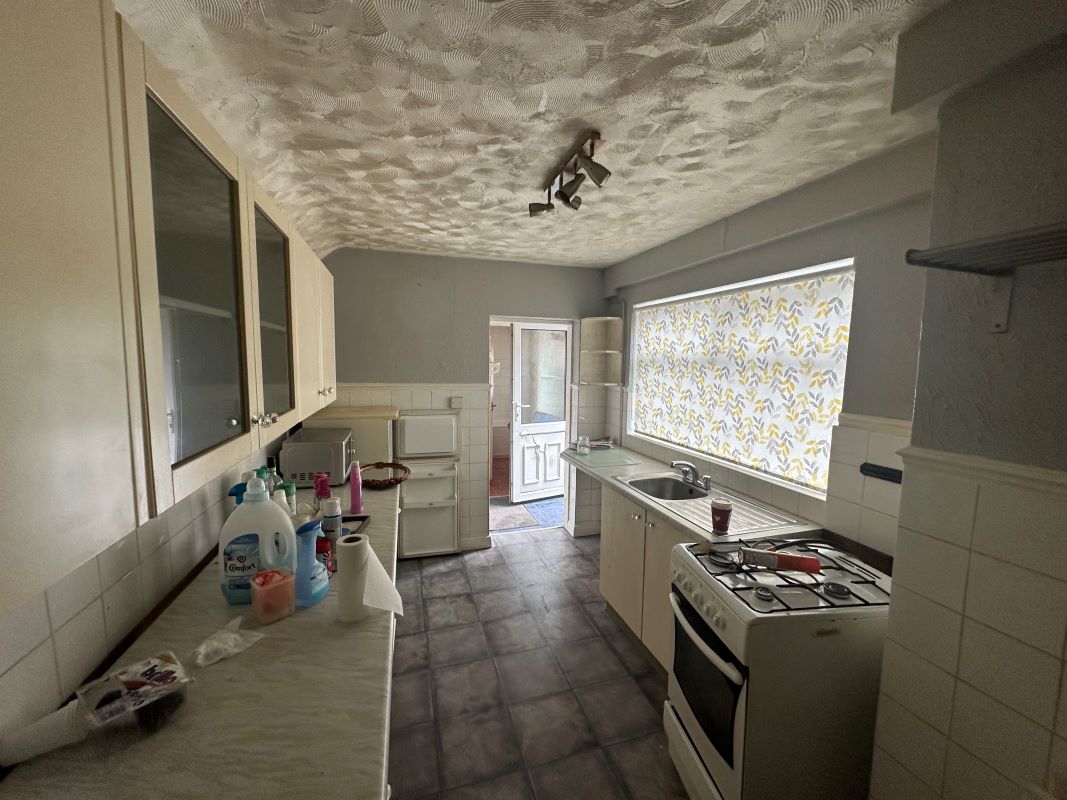 3 bedroom mid terraced house in Cannock