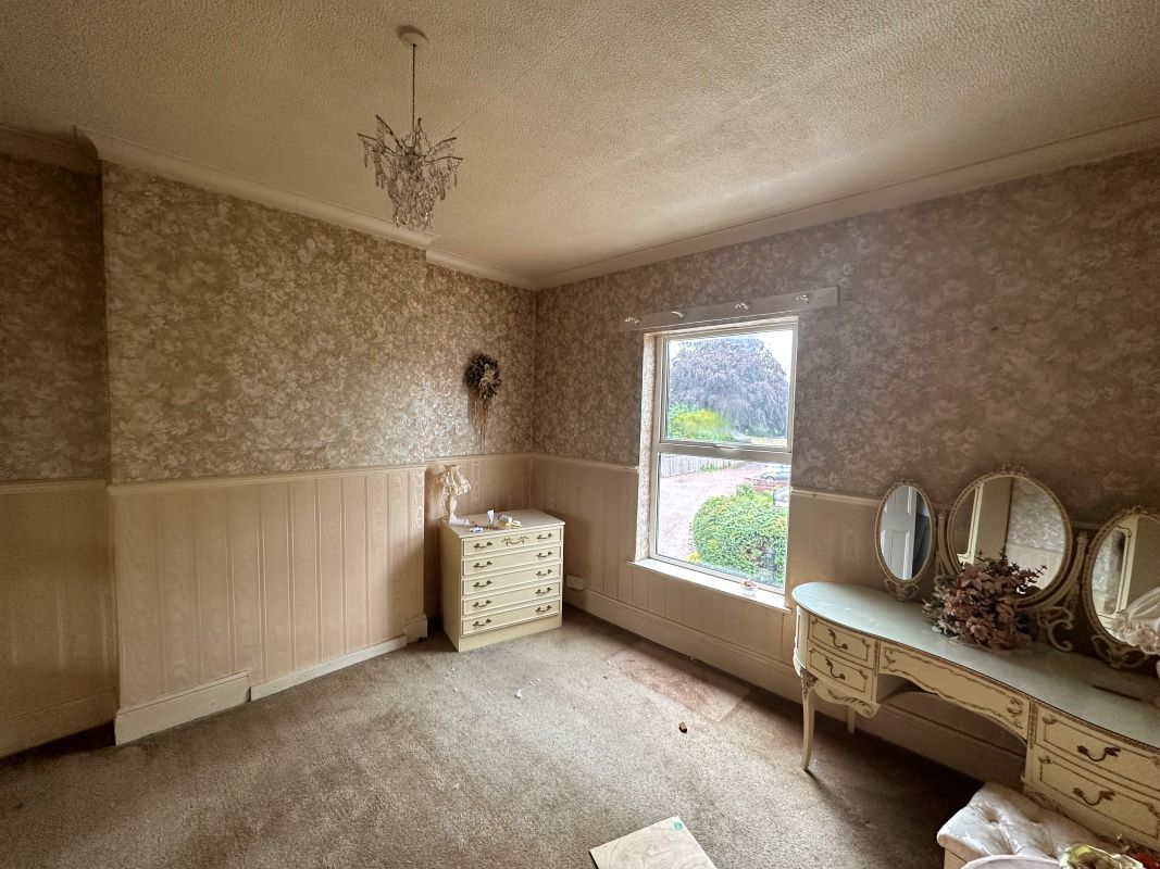3 bedroom mid terraced house in Cannock
