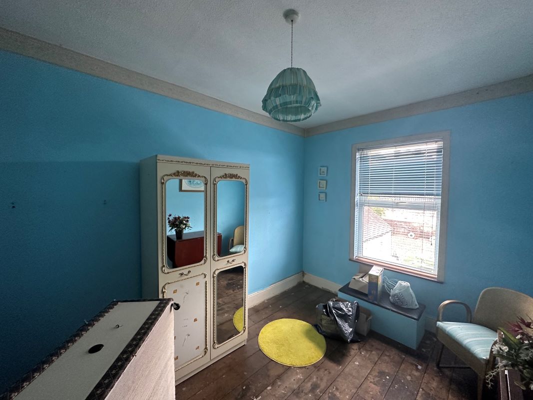 3 bedroom mid terraced house in Cannock