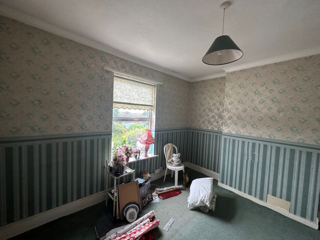 3 bedroom mid terraced house in Cannock