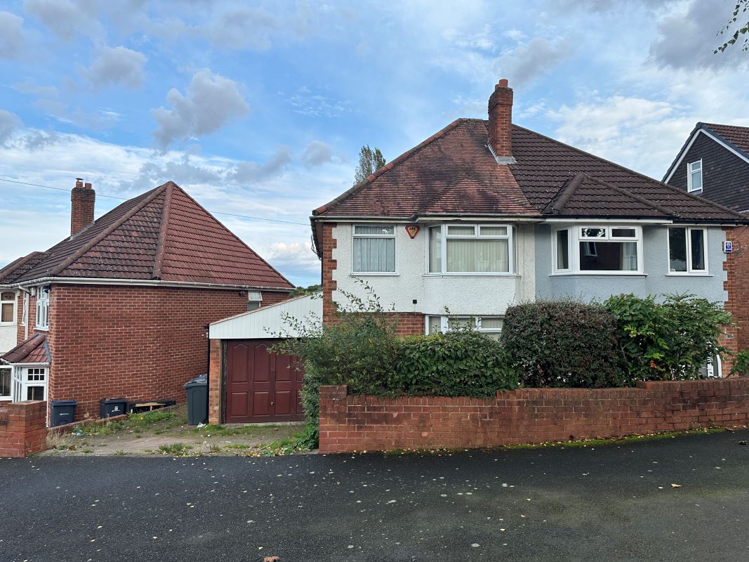 3 bedroom semi detached house in Kings Norton