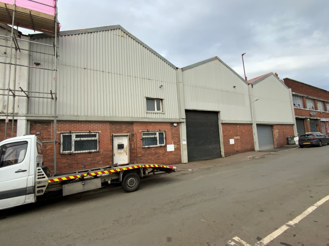 Freehold industrial/warehouse premises in Wolverhampton