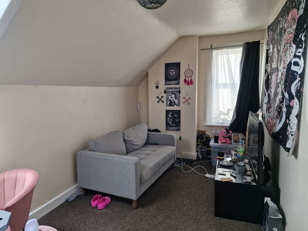 5 self contained flats in Wolverhampton