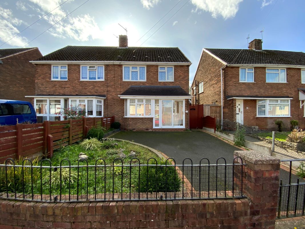 3 bedroom semi detached house in Wolverhampton