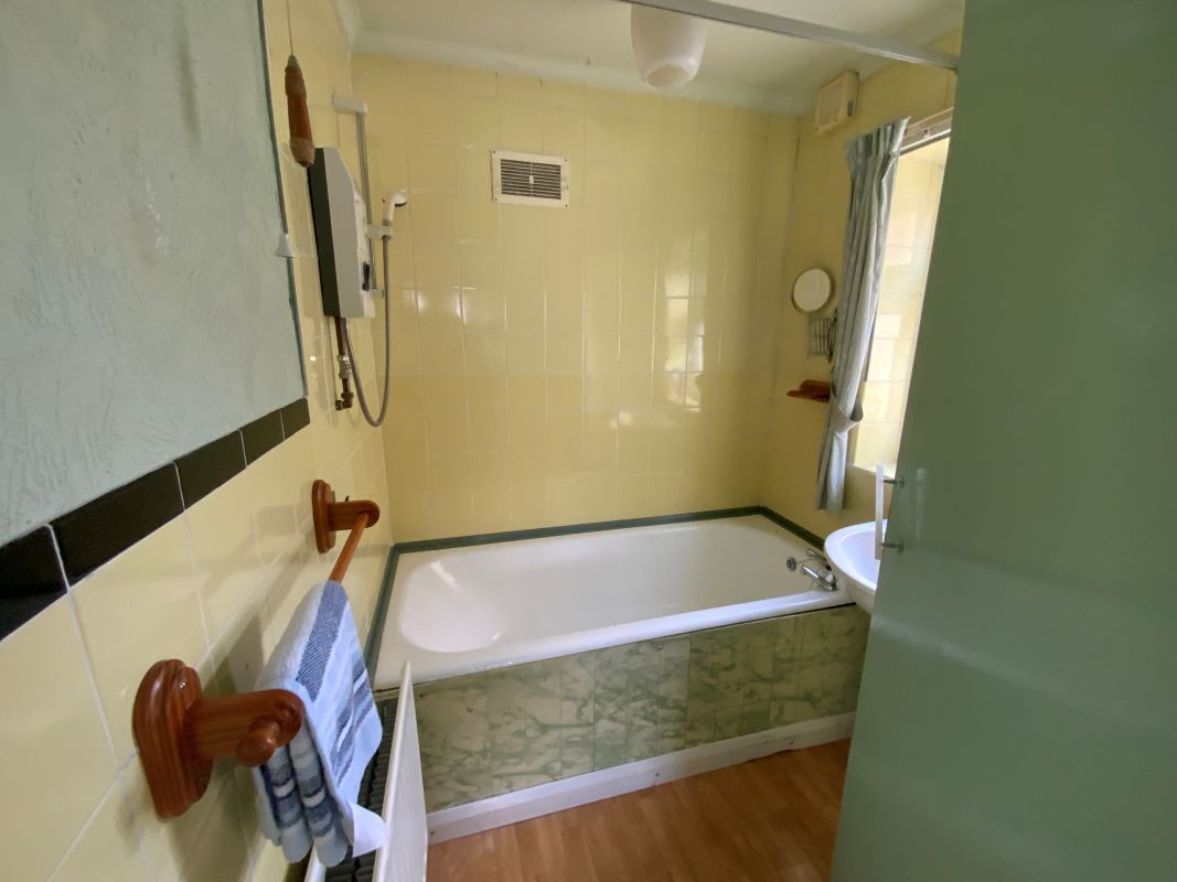3 bedroom semi detached house in Wolverhampton