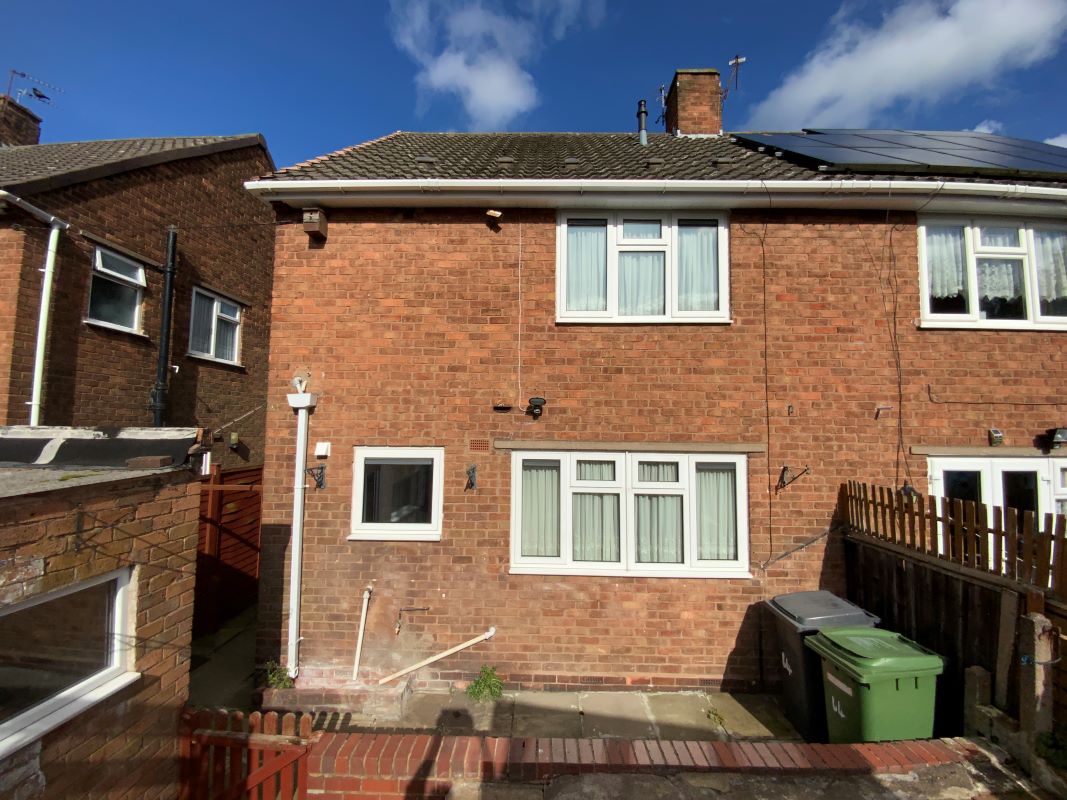 3 bedroom semi detached house in Wolverhampton