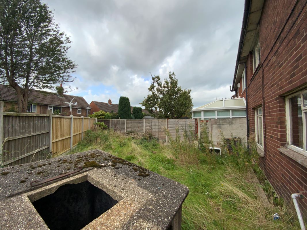 3 bedroom semi detached house in Stoke on Trent
