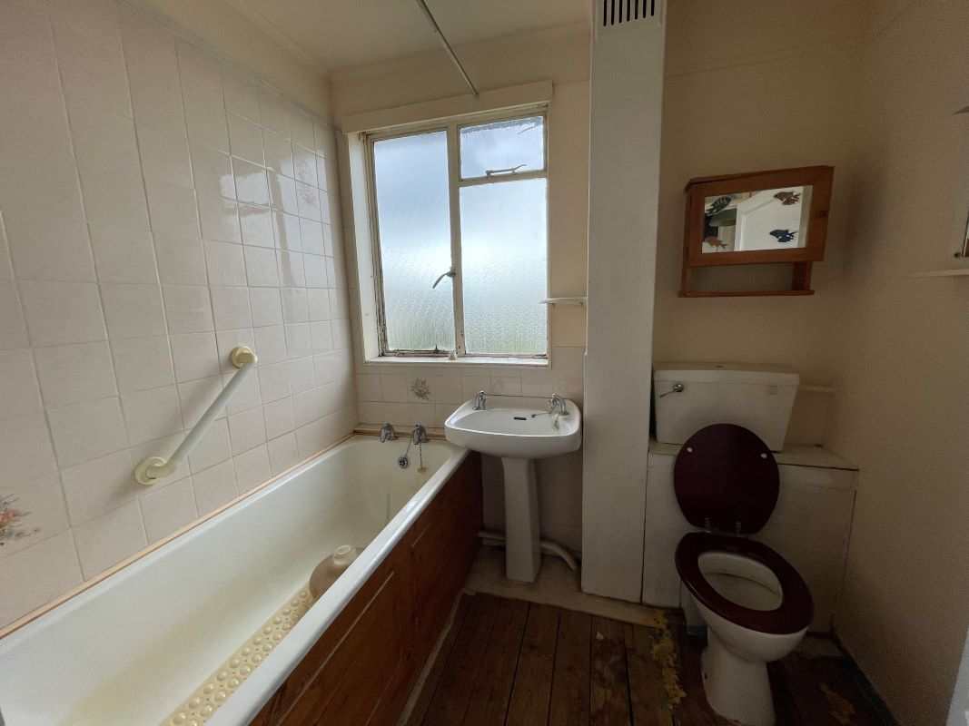 3 bedroom semi detached house in Wolverhampton