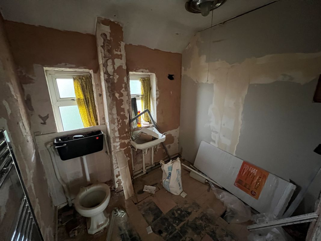 3 bedroom mid terraced house in Walsall