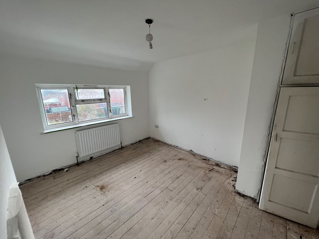 3 bedroom mid terraced house in Walsall