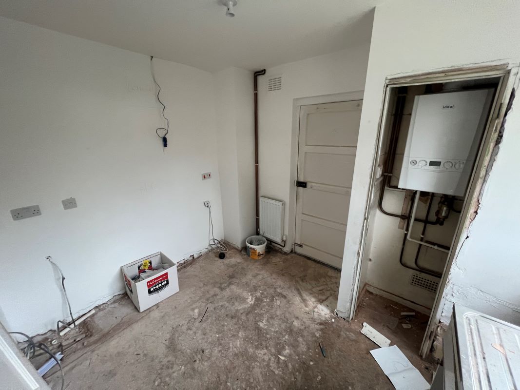 3 bedroom mid terraced house in Walsall