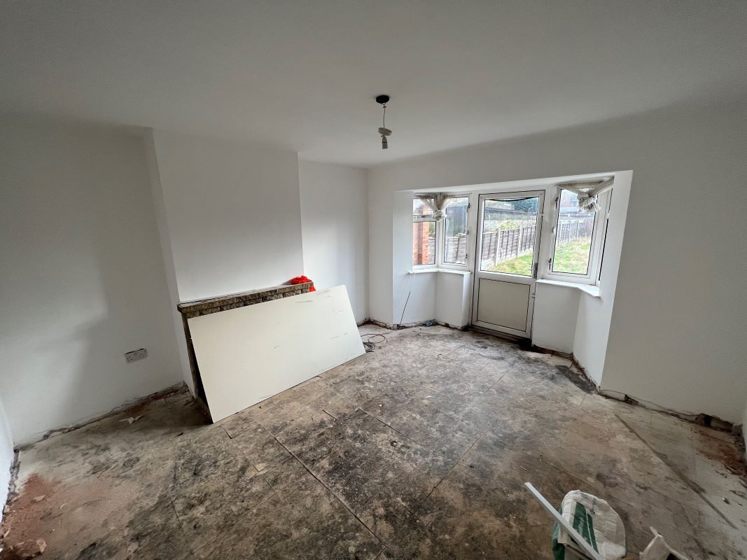 3 bedroom mid terraced house in Walsall