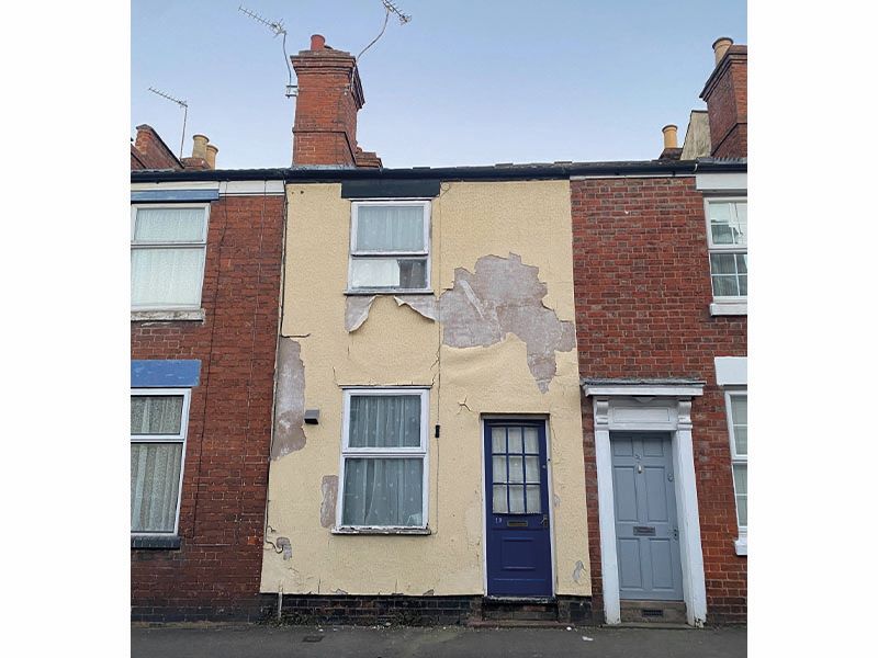 2 bedroom mid terraced house in Warwickshire
