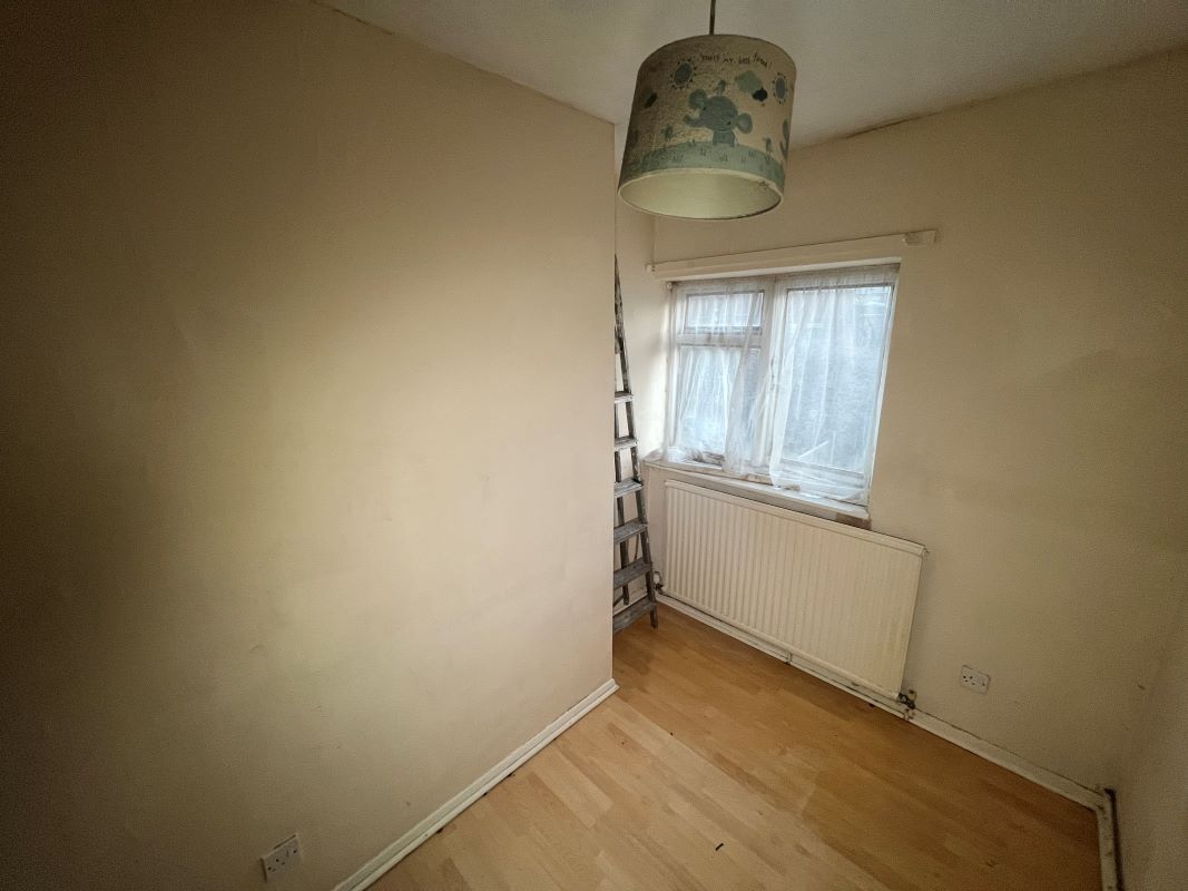 2 bedroom mid terraced house in Warwickshire