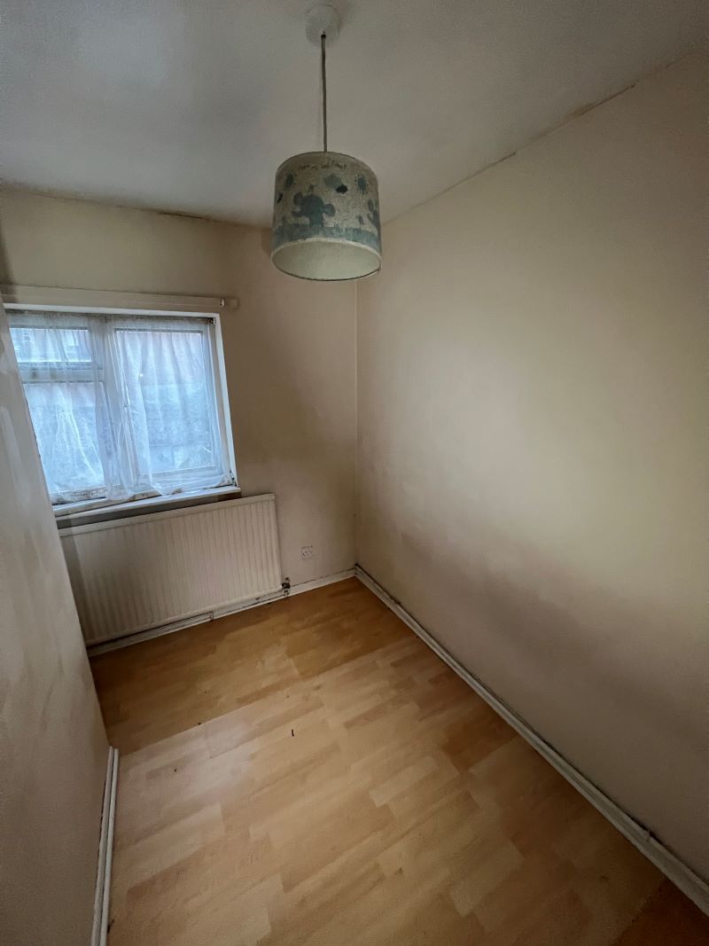 2 bedroom mid terraced house in Warwickshire