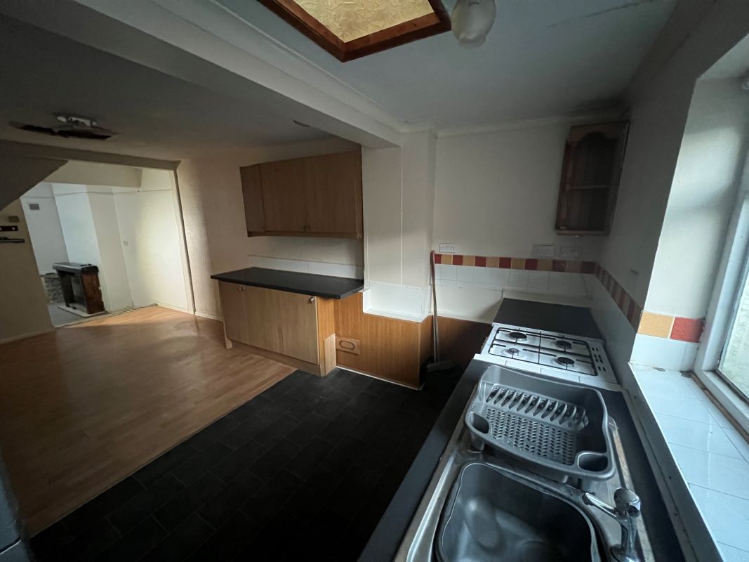 2 bedroom mid terraced house in Warwickshire