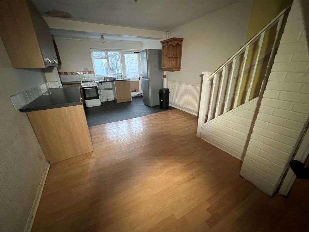 2 bedroom mid terraced house in Warwickshire