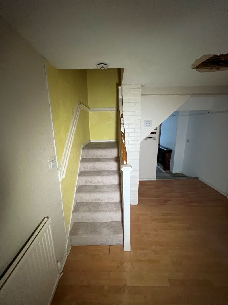 2 bedroom mid terraced house in Warwickshire