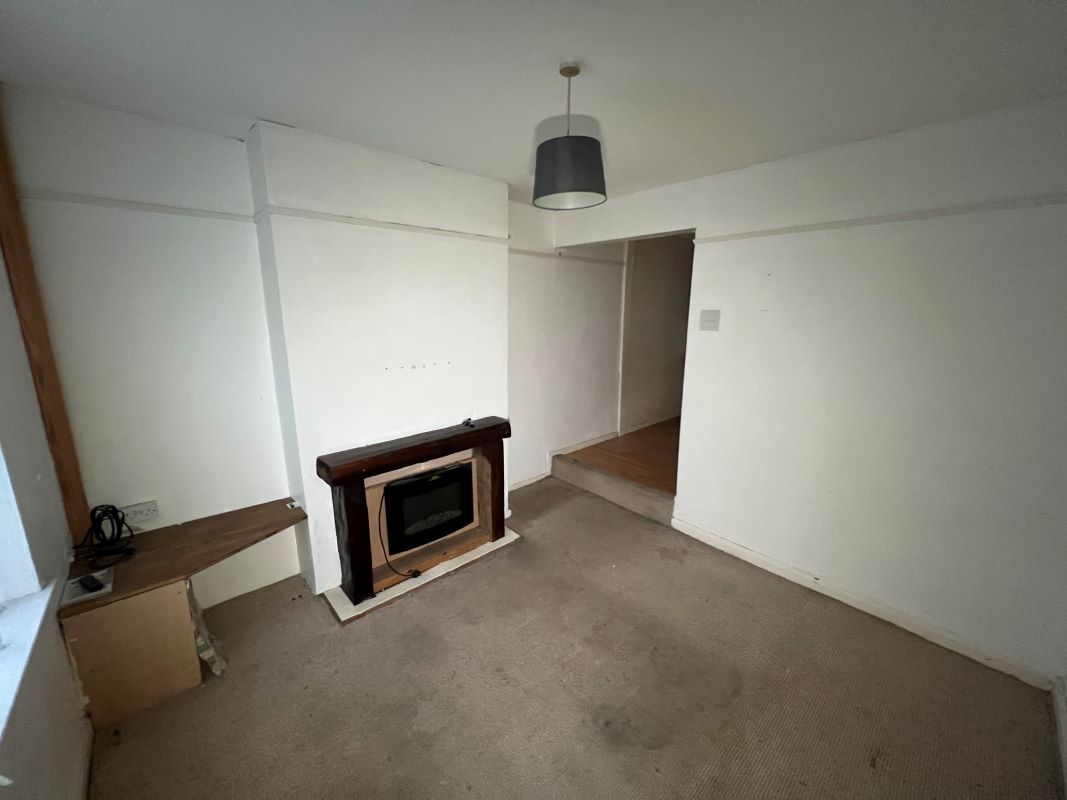 2 bedroom mid terraced house in Warwickshire