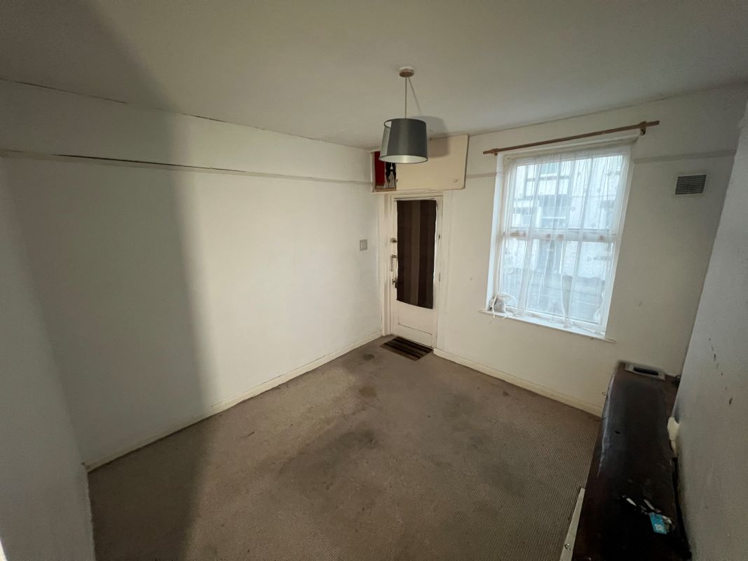 2 bedroom mid terraced house in Warwickshire