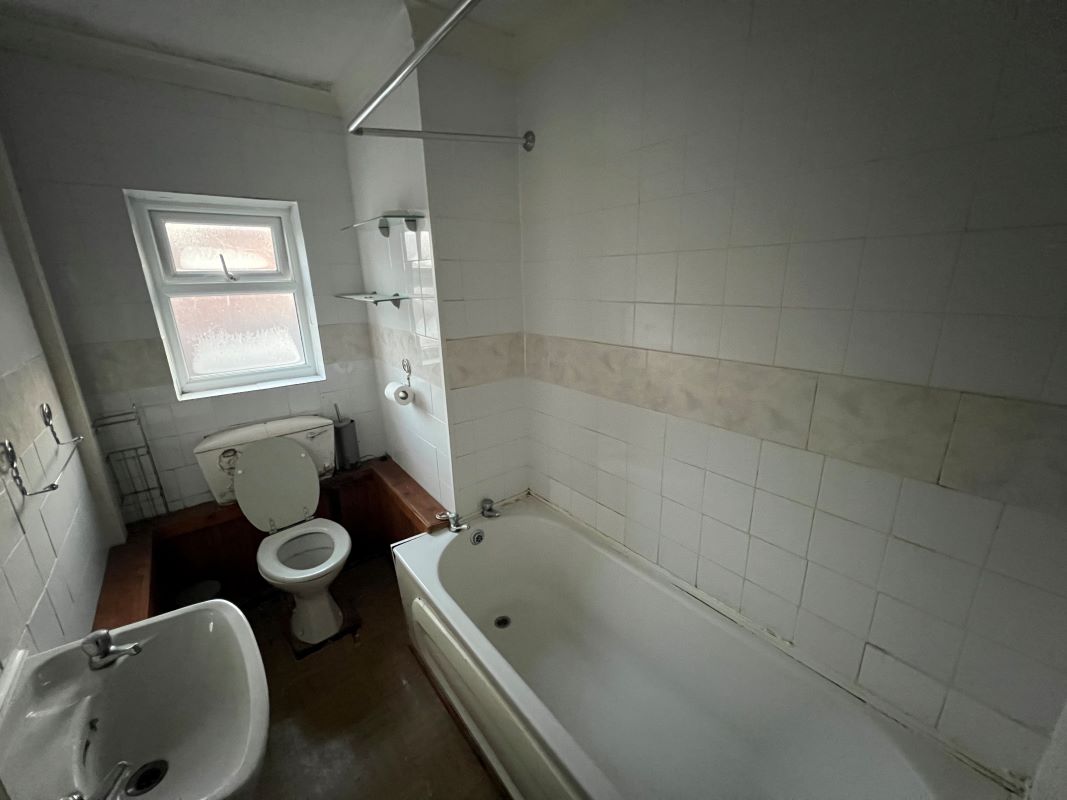 2 bedroom mid terraced house in Warwickshire