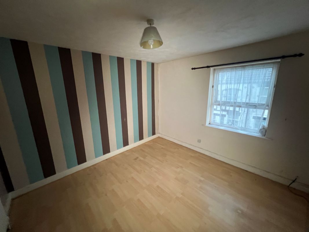 2 bedroom mid terraced house in Warwickshire