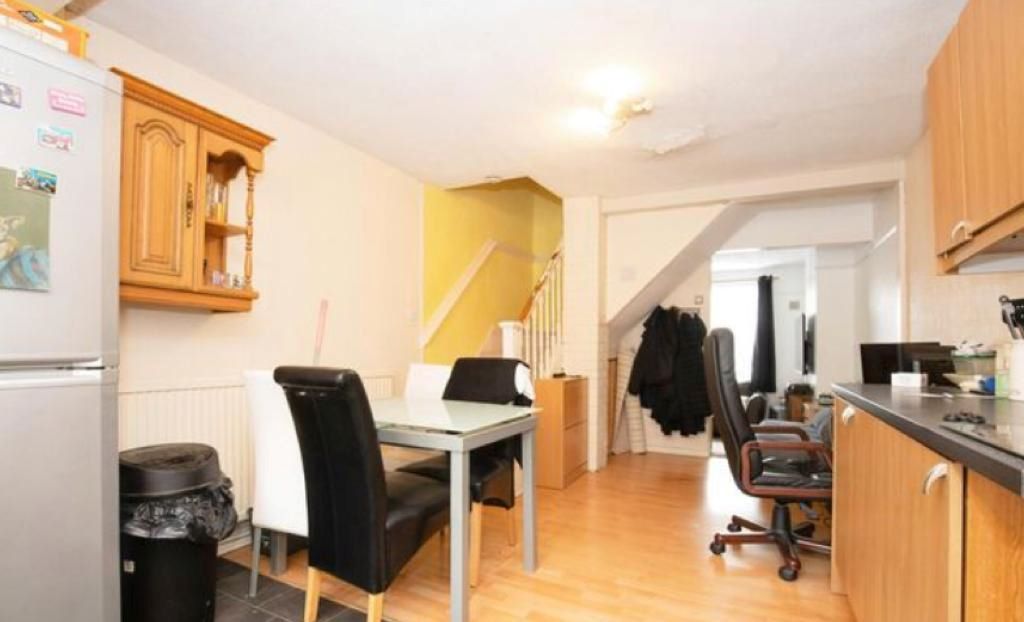 2 bedroom mid terraced house in Warwickshire