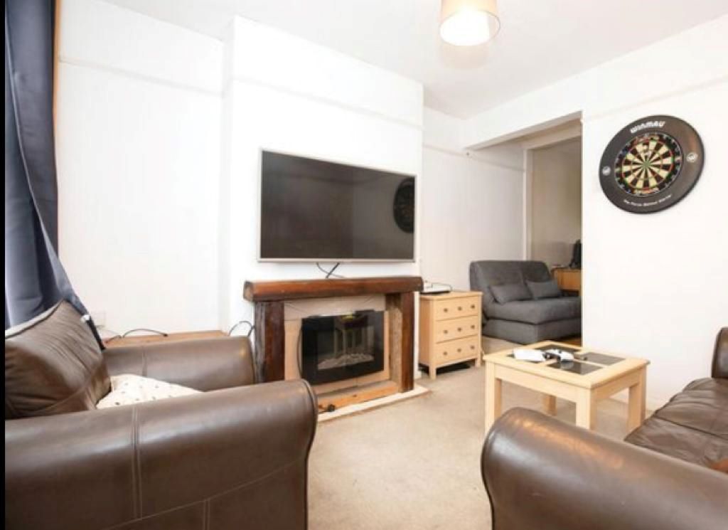 2 bedroom mid terraced house in Warwickshire