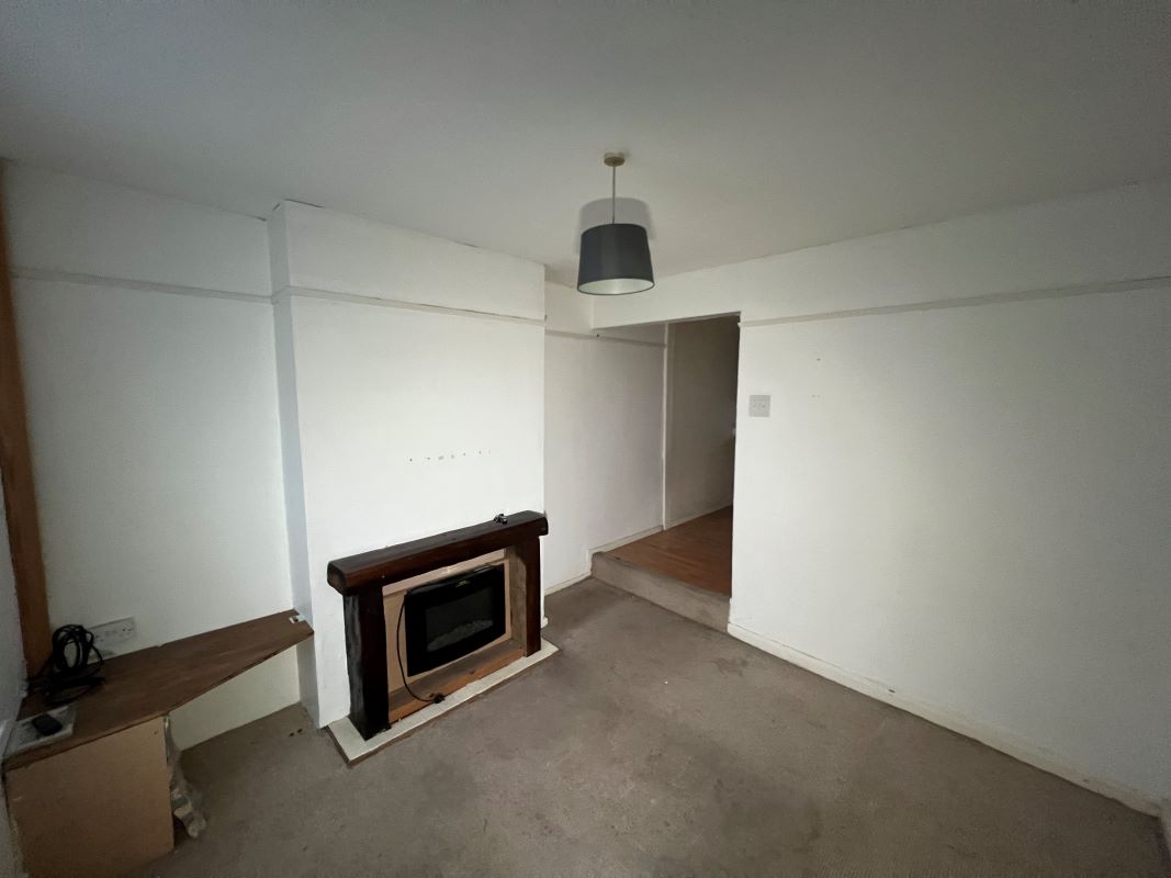 2 bedroom mid terraced house in Warwickshire