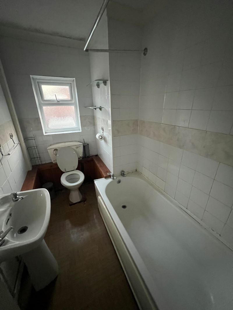 2 bedroom mid terraced house in Warwickshire