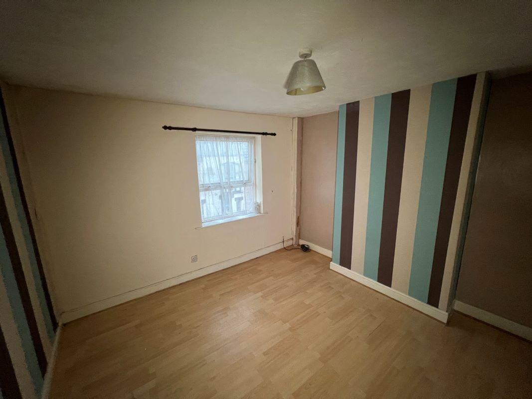 2 bedroom mid terraced house in Warwickshire