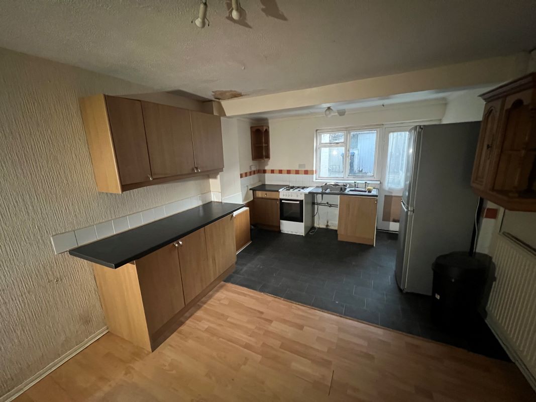 2 bedroom mid terraced house in Warwickshire
