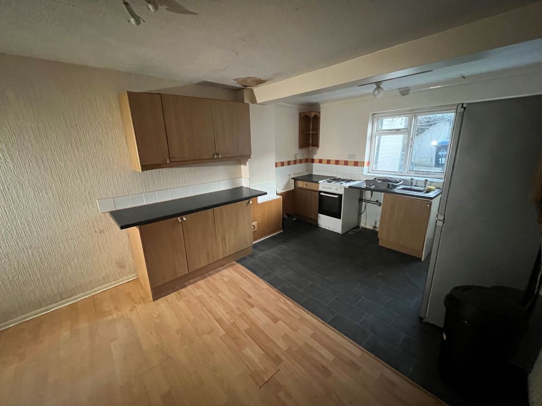 2 bedroom mid terraced house in Warwickshire