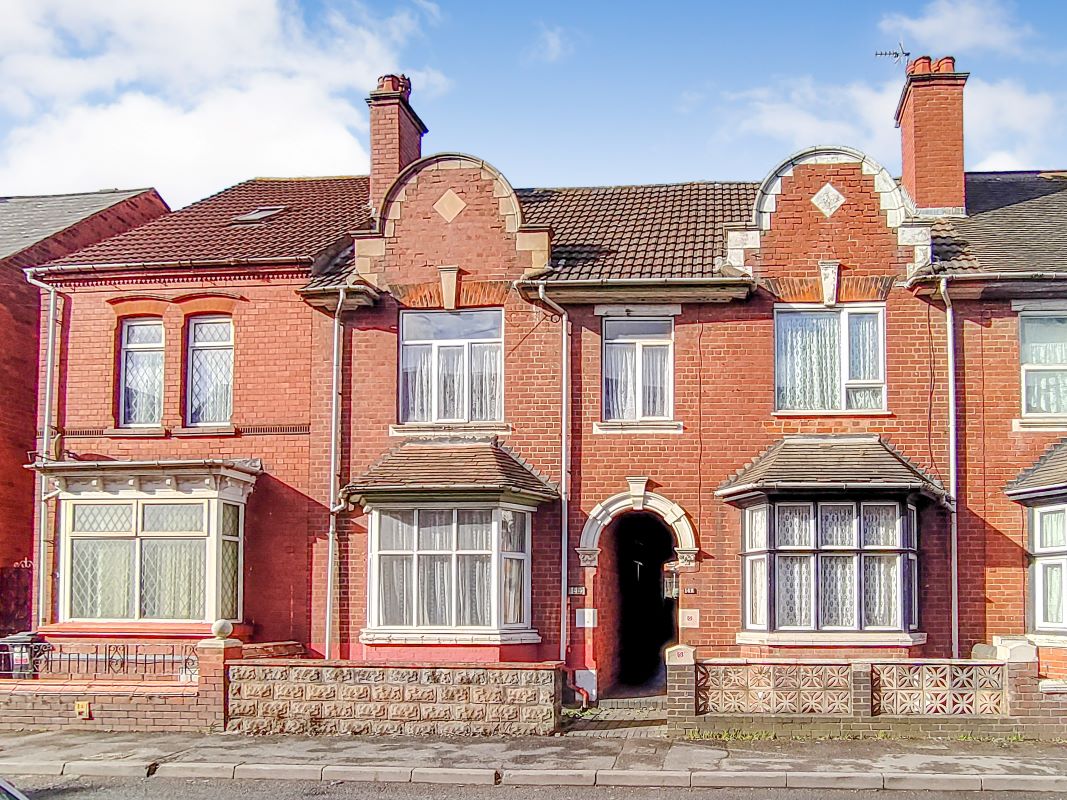 3 bedroom mid terraced house in Dudley