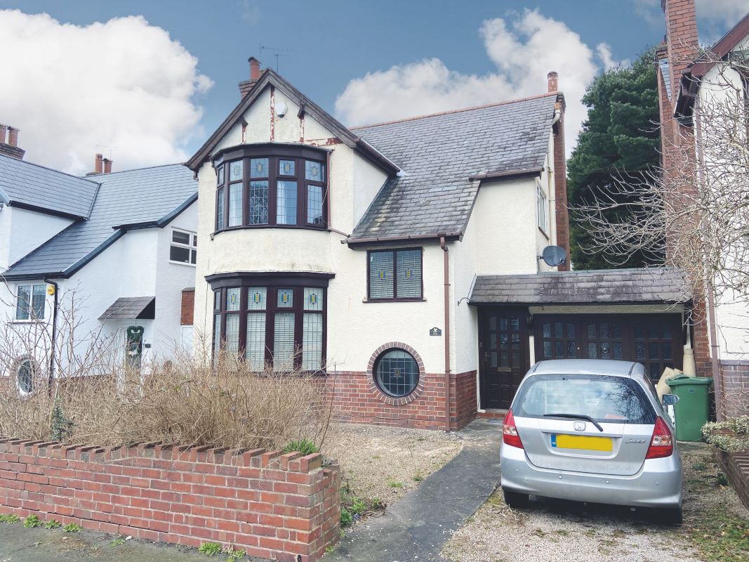 4 bedroom link detached house in Halesowen