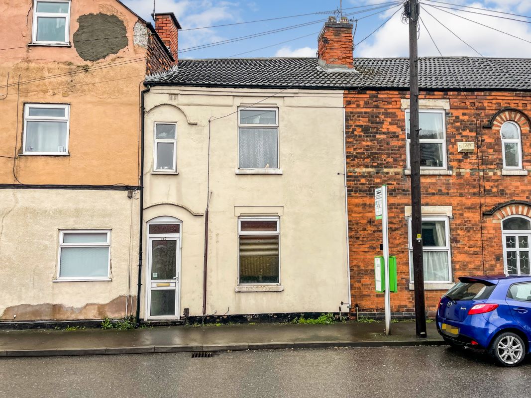 4 bedroom mid terraced house in Netherfield, Nottingham
