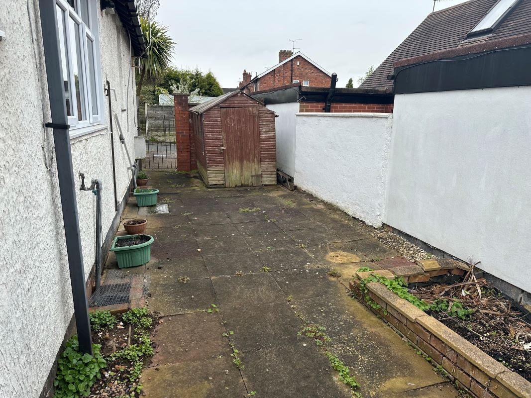 3 bedroom dormer bungalow in Wolverhampton