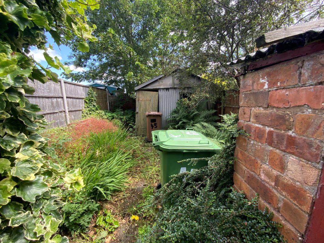 3 bedroom semi detached house in Walsall