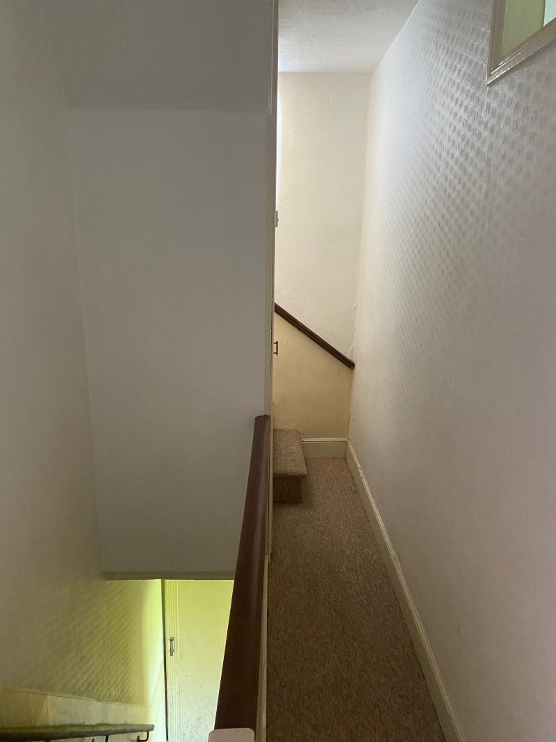 3 bedroom mid terraced house in Wolverhampton