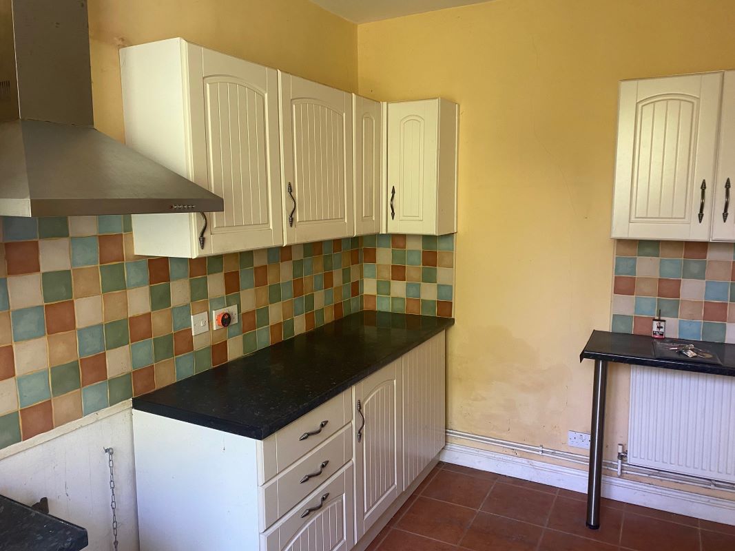 3 bedroom mid terraced house in Wolverhampton