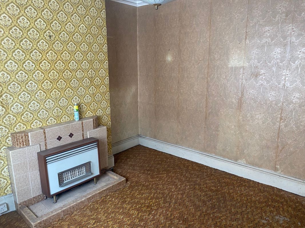 3 bedroom mid terraced house in Wolverhampton