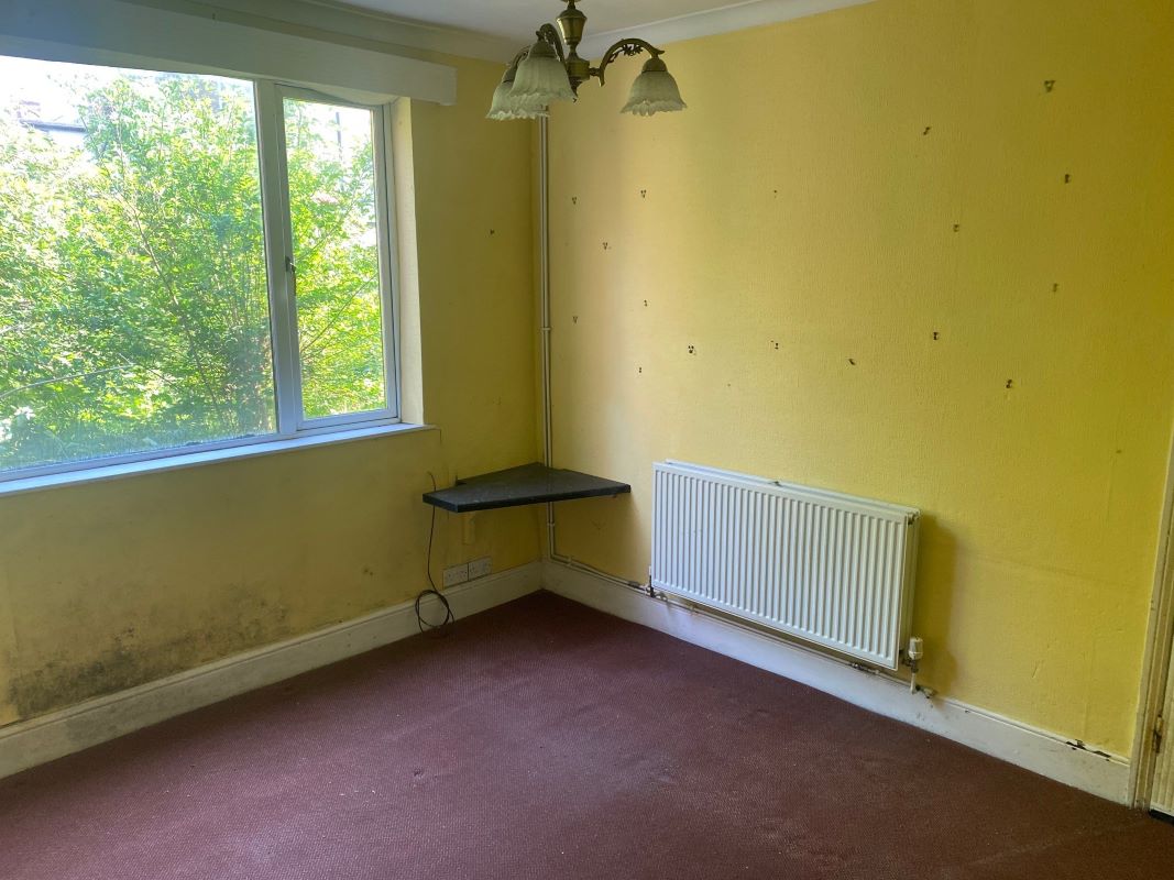 3 bedroom mid terraced house in Wolverhampton