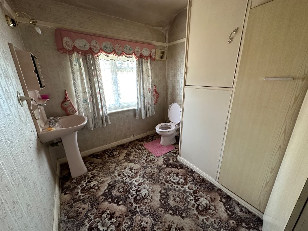 3 bedroom mid terraced house in Birmingham