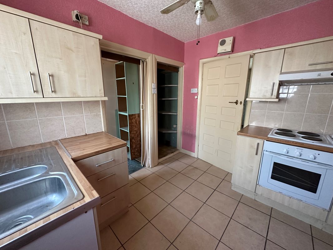 3 bedroom mid terraced house in Birmingham