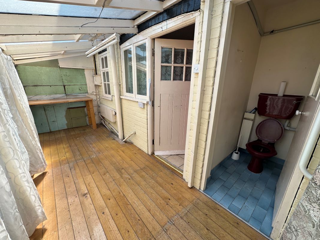 3 bedroom mid terraced house in Birmingham