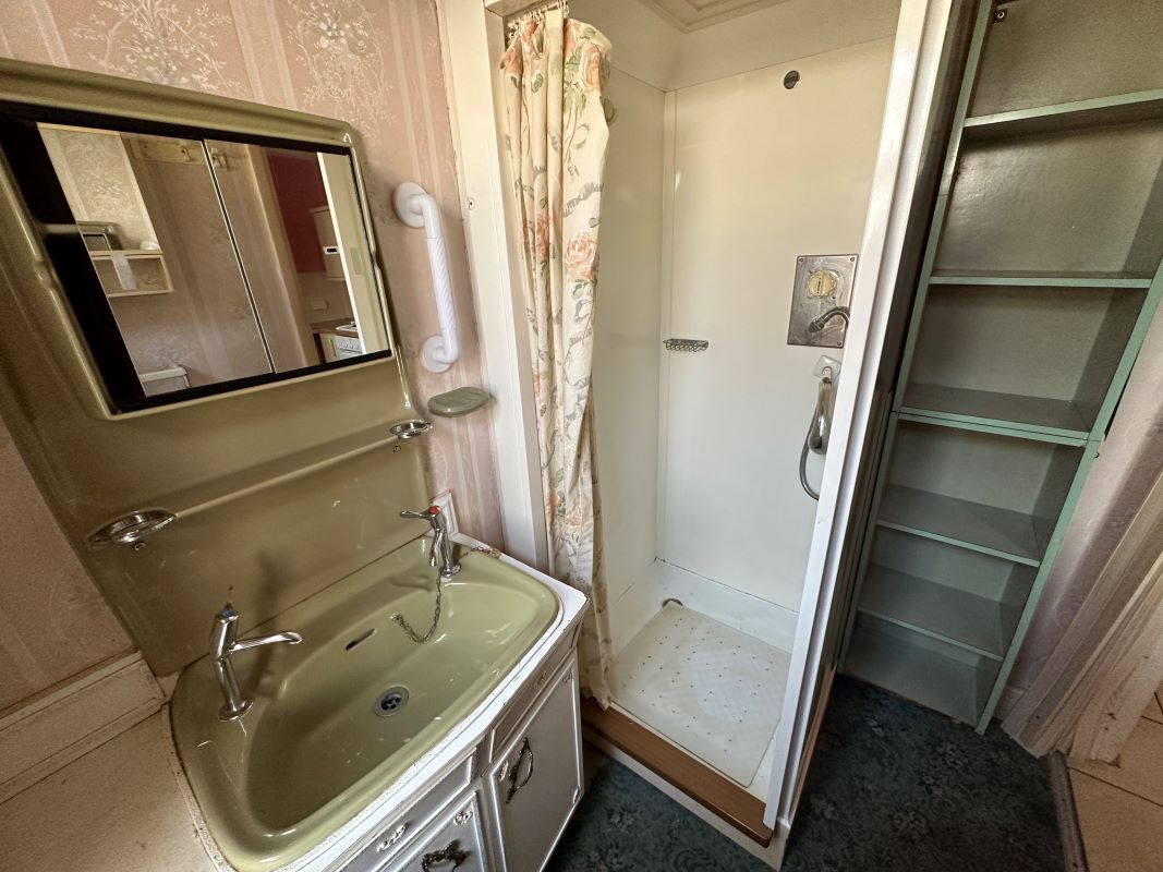 3 bedroom mid terraced house in Birmingham